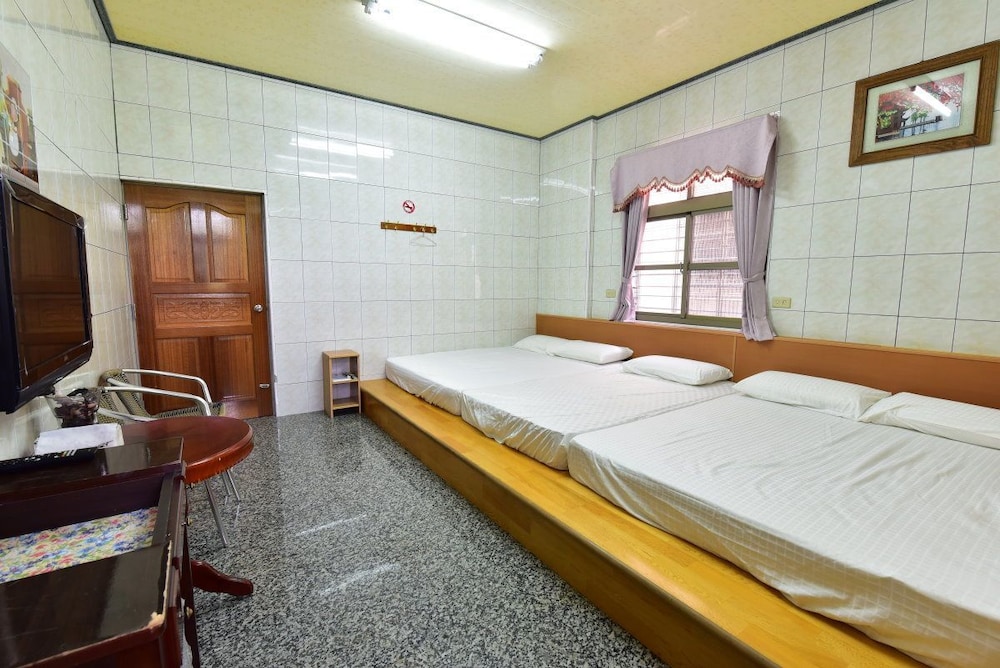 Economy Room, Shared Bathroom photo 1