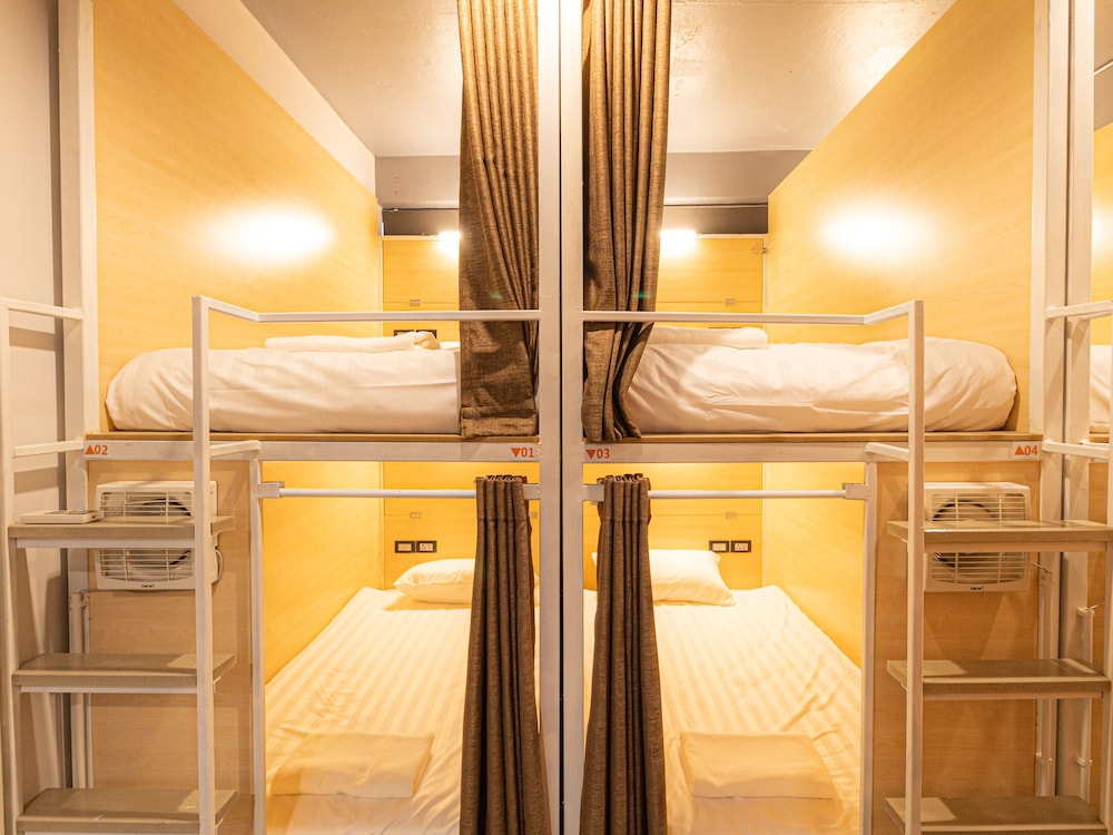 1 Capsule in 12-Bed Mixed Dormitory photo 2