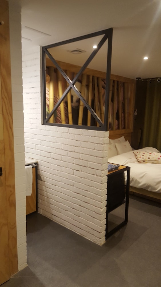 Premium Room - Photo 12