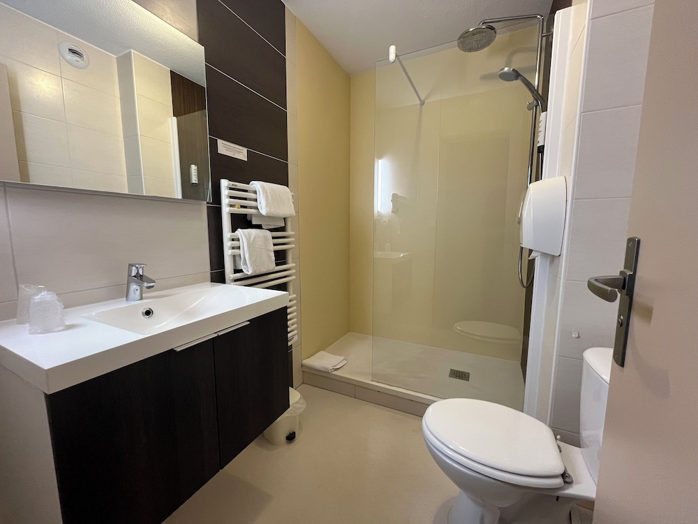 Triple Room, Balcony - Photo 7