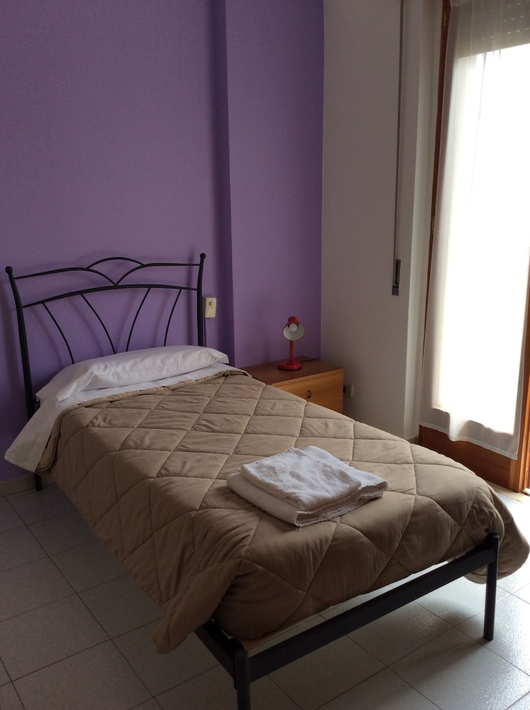 Single Room photo 3