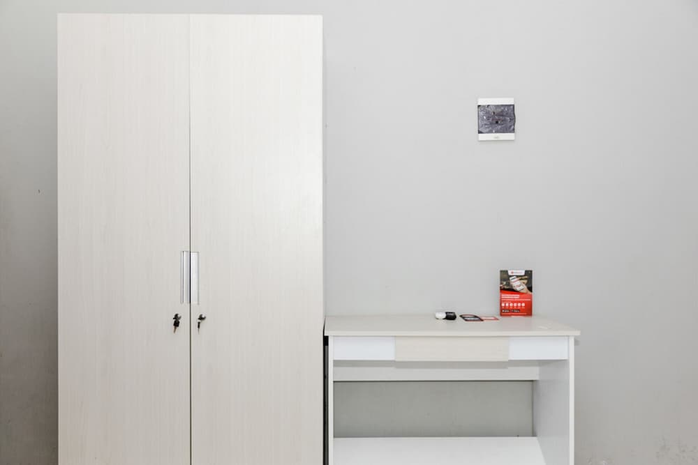 Double Room (Reddoorz) photo 2