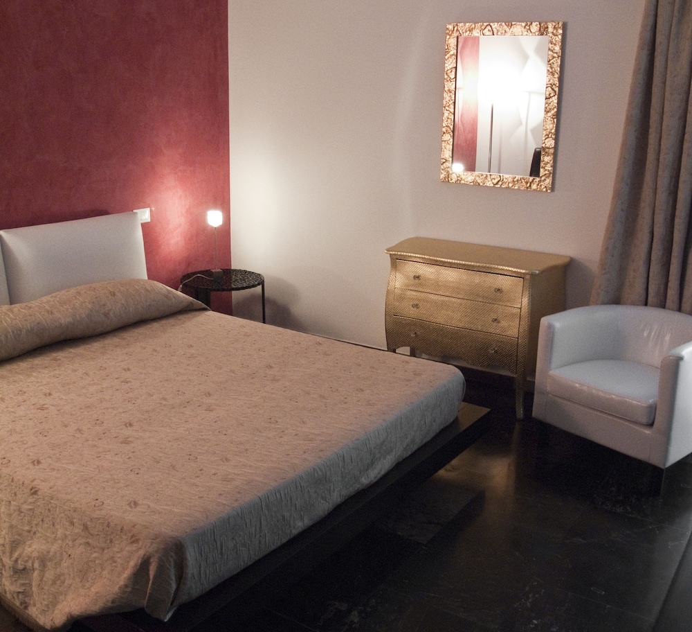 Double Room, 1 Queen Bed photo 1