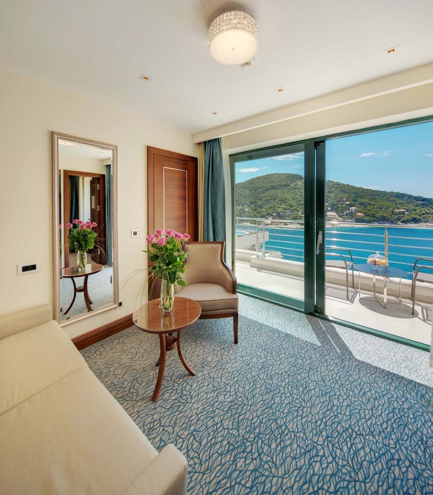 Junior Suite, 1 Bedroom, Balcony, Partial Sea View