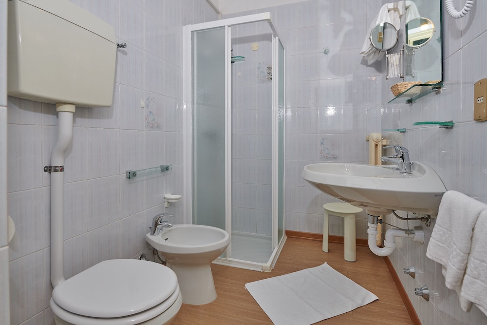 Economy Double Room, 1 Double or 2 Twin Beds, Balcony, Garden View (Lake View or Mountain Side)