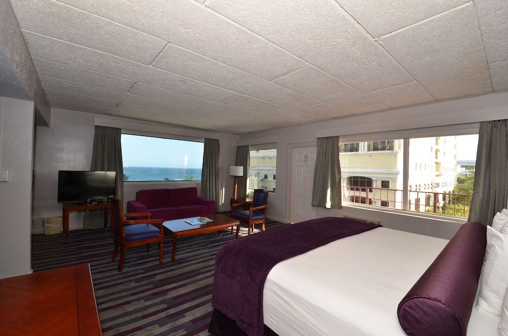 Suite, 2 Double Beds - Photo 2