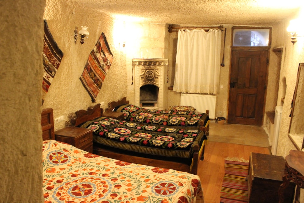 Daisy Deluxe Cave Room photo 1