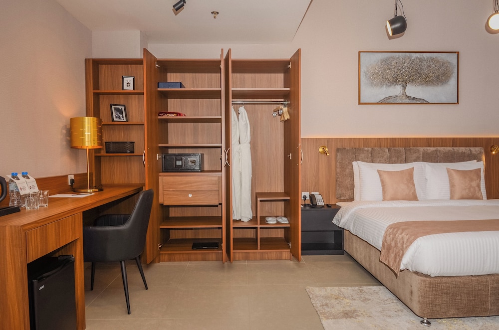 Premium Room, 1 King Bed, Non Smoking (Living Room;with Sofabed) photo 2