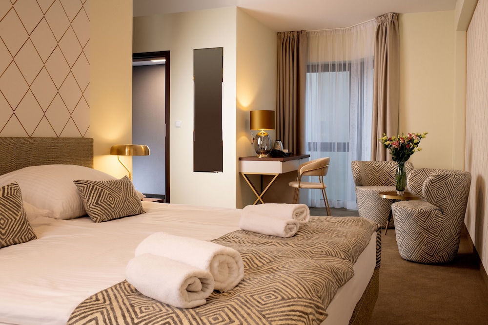 Standard Double or Twin Room, Courtyard Area - Photo 5