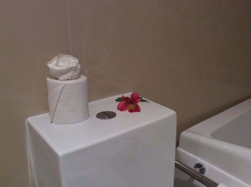 Standard Double Room - Photo 9