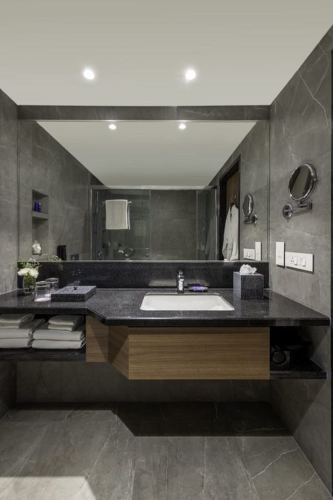 Executive Suite, 1 Bedroom, City View photo 2