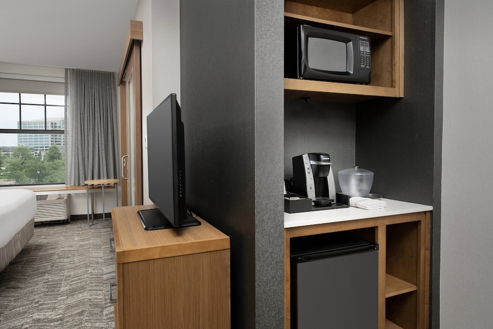 Studio, 1 King Bed (Hearing Accessible)