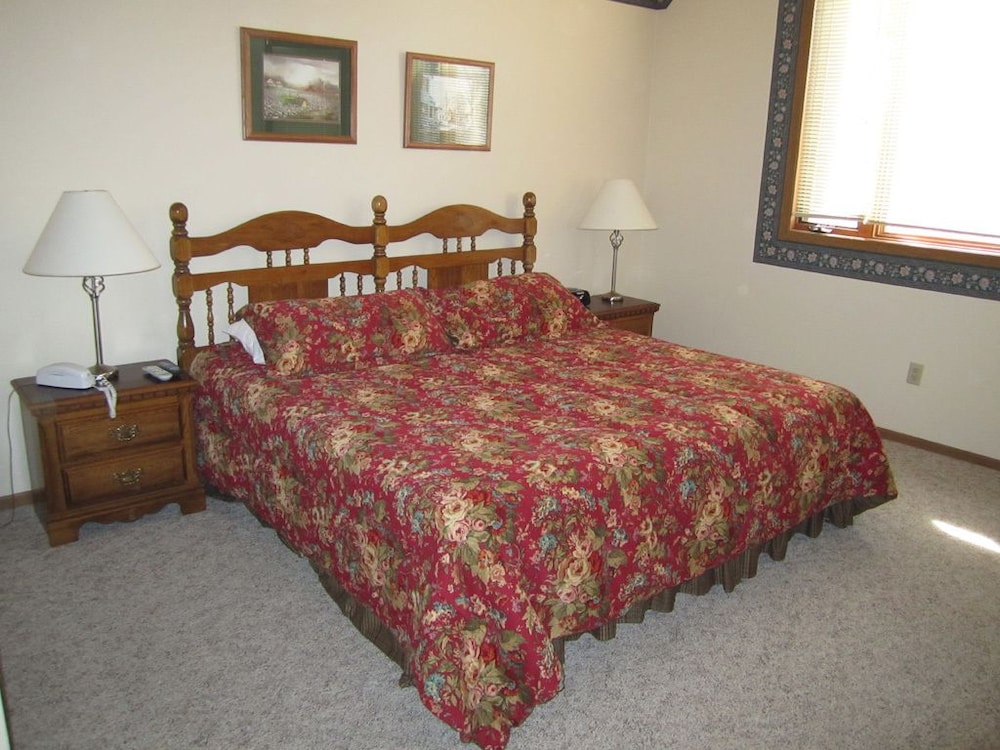 House, 2 Bedrooms photo 3