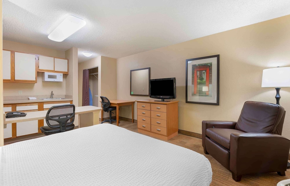Studio, 1 Queen Bed, Non Smoking - Photo 3