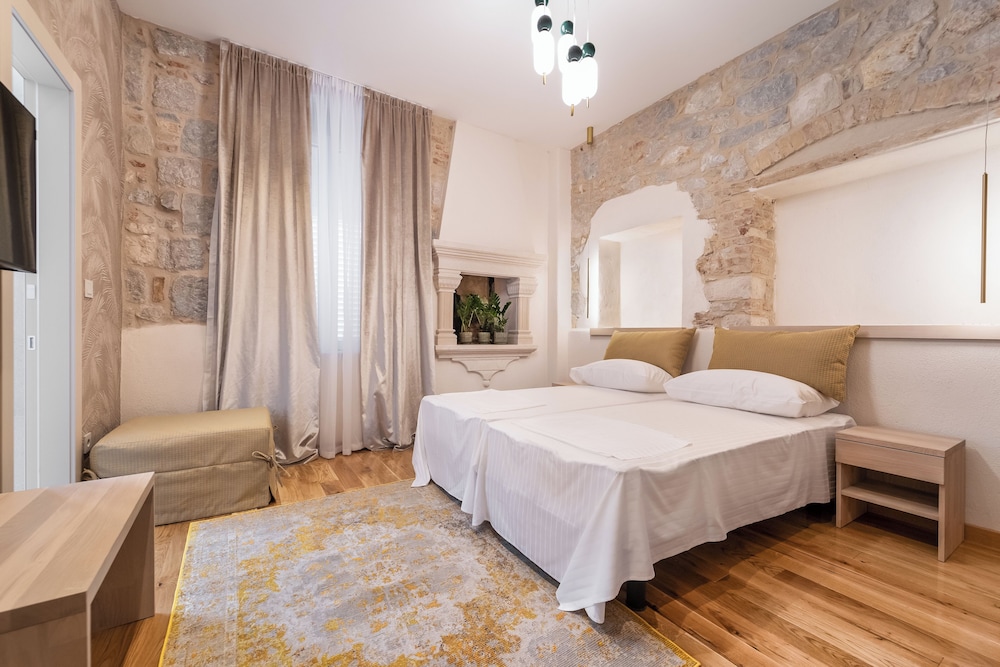 Luxury Double or Twin Room (9)