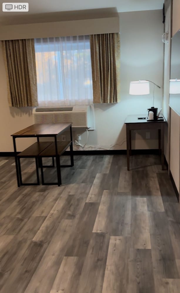 Executive Studio Suite, 1 King Bed, Non Smoking (Huron) - Photo 3