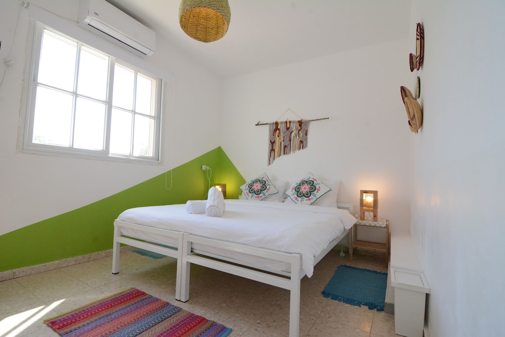Double or Twin Room, 1 Double or 2 Twin Beds, Shared Bathroom photo 3