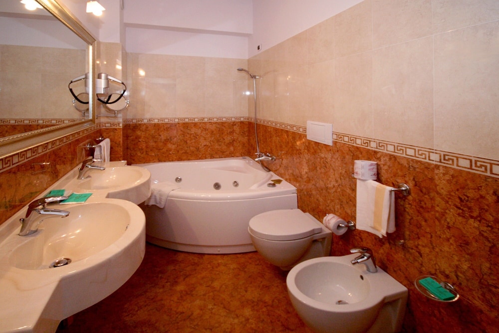 Triple Room, Multiple Beds, Sea View photo 3