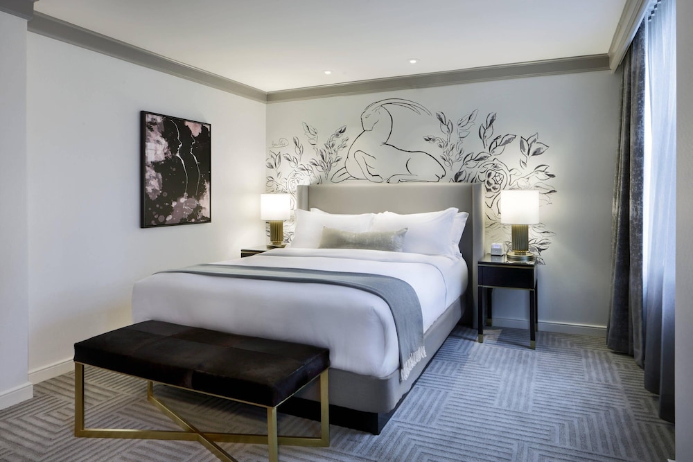 Deluxe Room, 1 King Bed - Photo 2