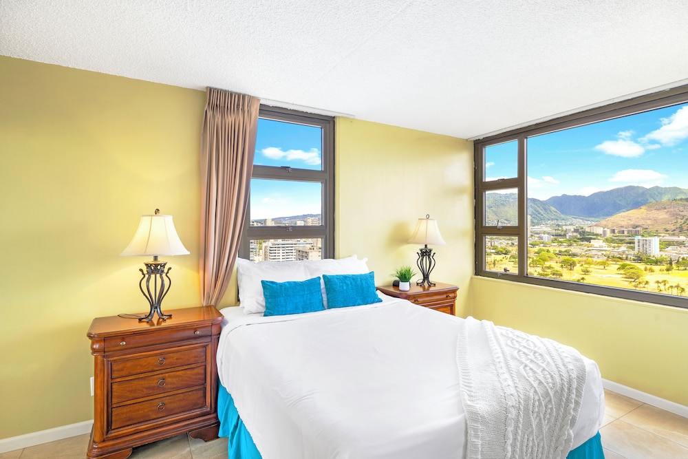 Waikiki Banyan 1BR Condos with No Parking: Apartment, 1 Bedroom (0088 Wb 2801 T2) photo