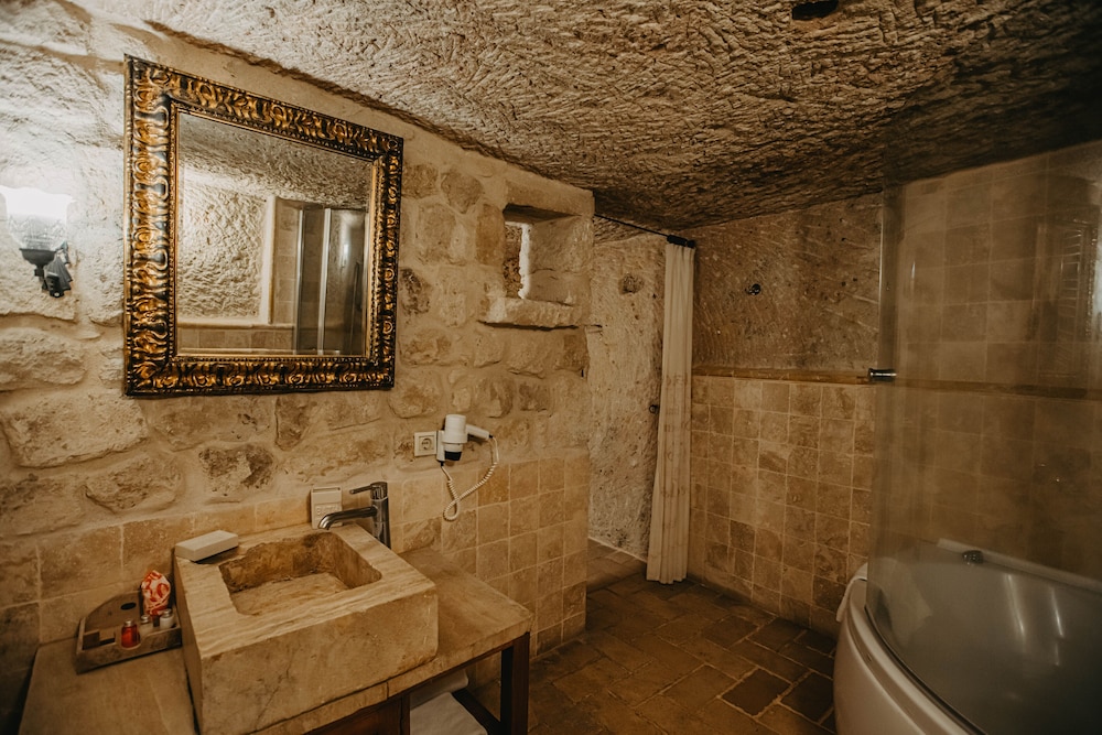 Splendid Cave Suite photo 2
