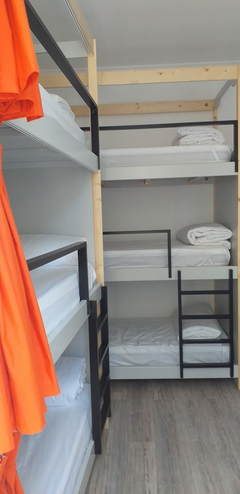 Shared Dormitory, Mixed Dorm, Shared Bathroom (1 bed in 8 Bed Dorm) photo 2