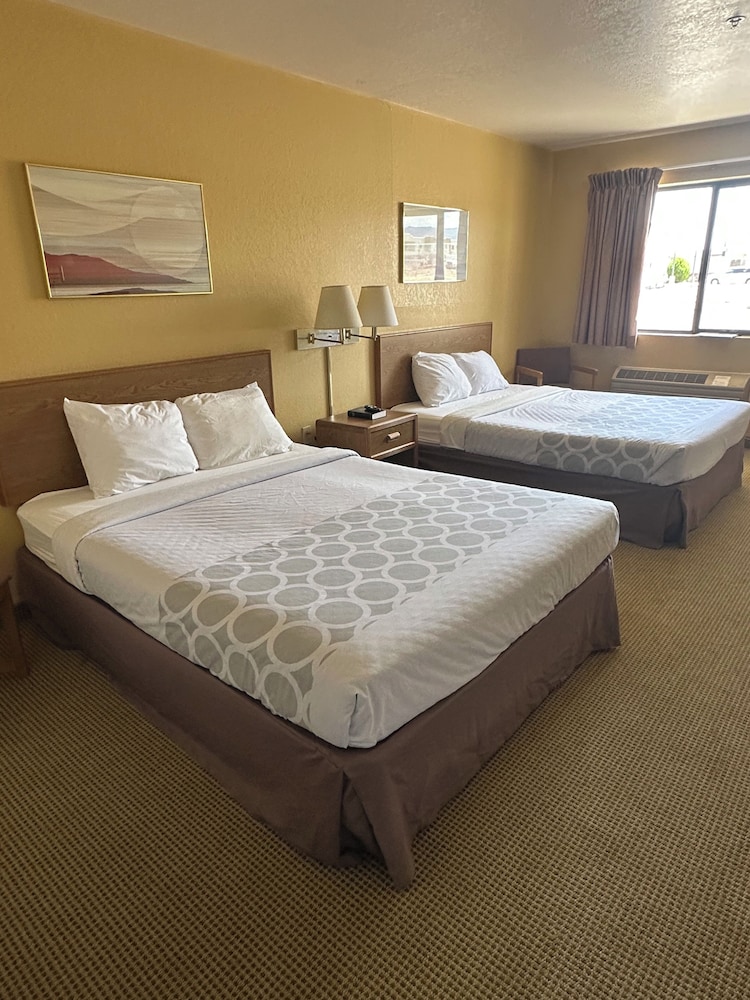 Standard Room, 2 Queen Beds, Non Smoking - Photo 4