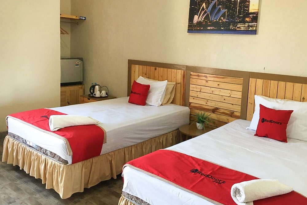 Premium Twin Room (RedDoorz) photo 1