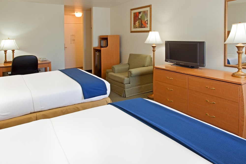 Standard Room, 2 Queen Beds, Accessible (Communications) - Photo 2