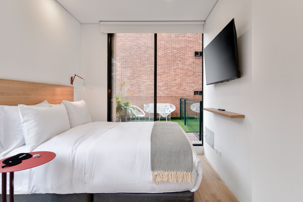 Apartment (212)