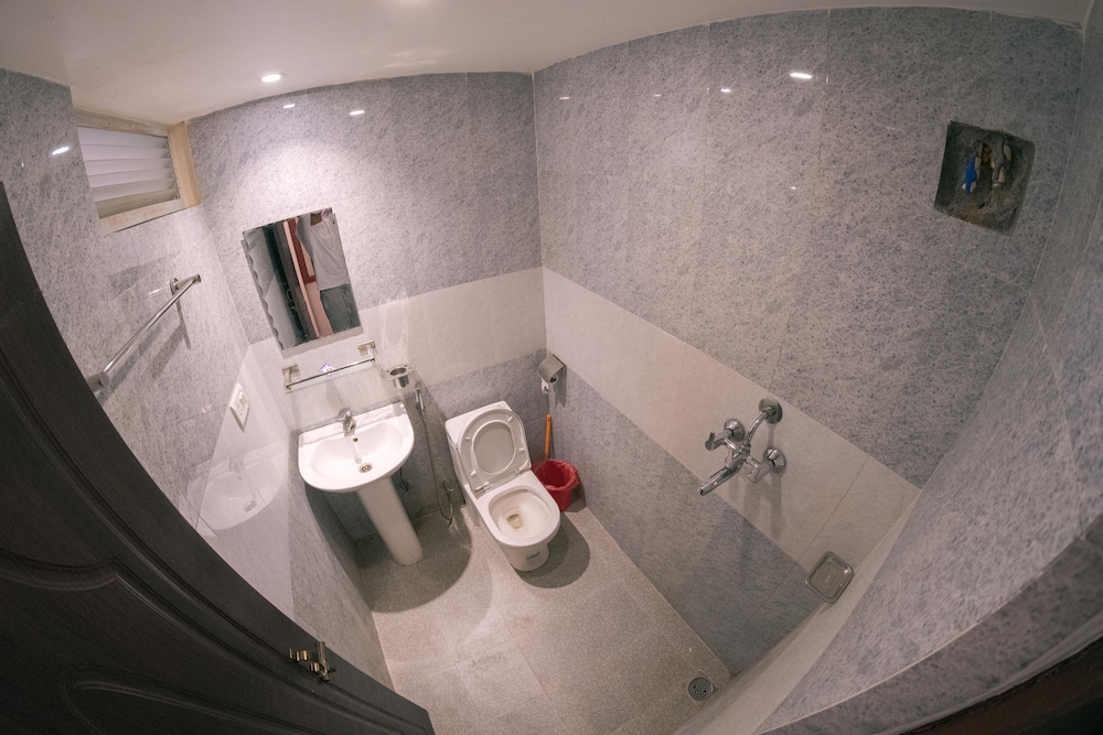 Deluxe Double Room - Photo 11