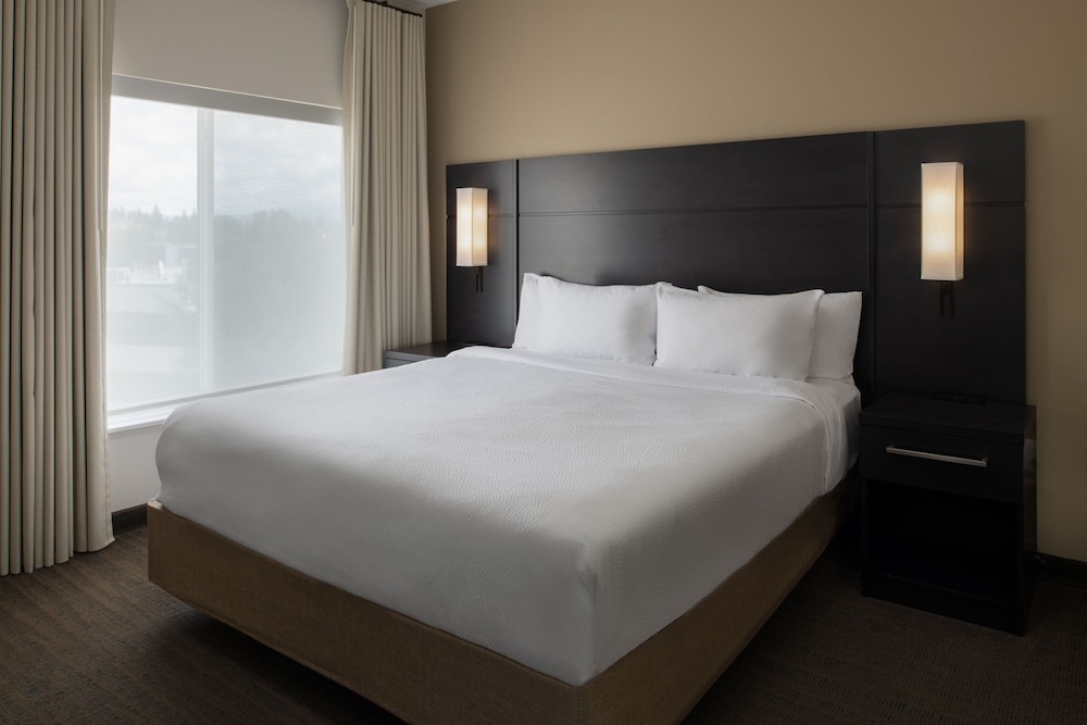 Suite, 1 Bedroom (Mobility/Hearing Access, Roll-in Shwr) photo 2