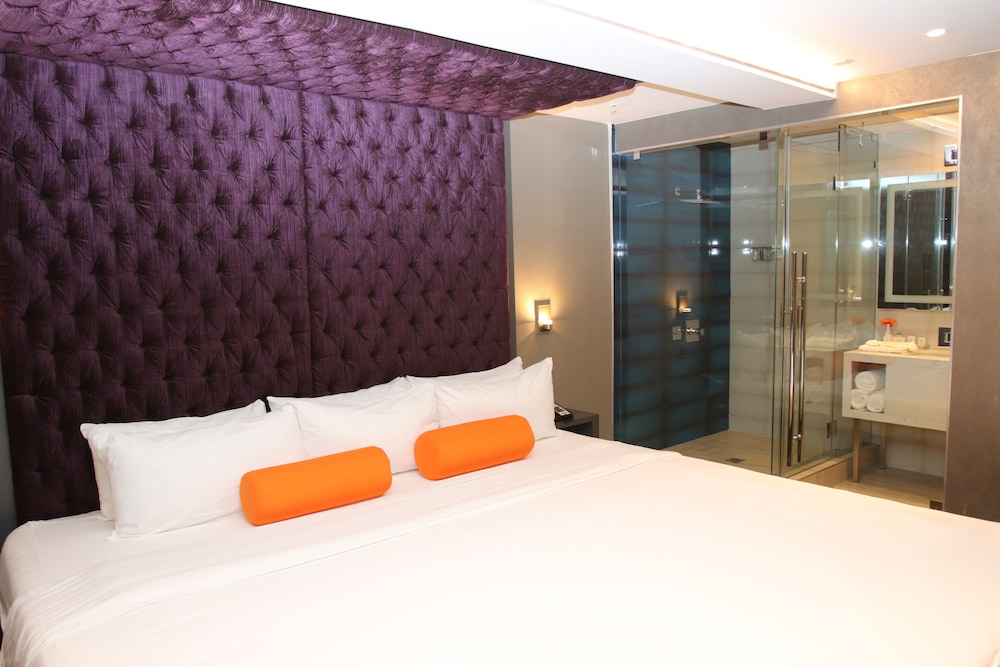Deluxe Suite, 1 King Bed, Non Smoking - Photo 3