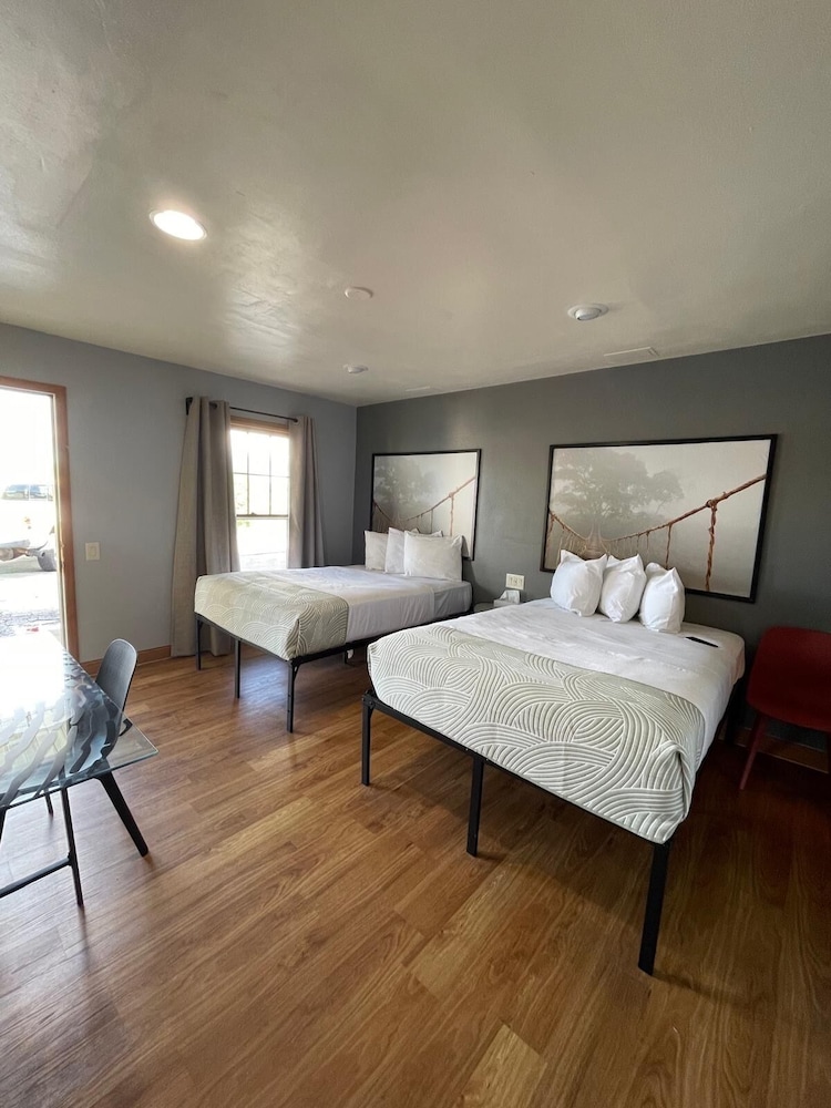 Basic Double Room, 2 Double Beds photo 2
