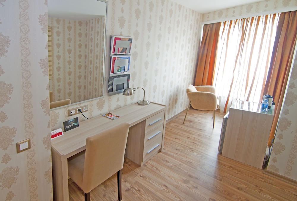 Suite, 1 Double Bed - Photo 17