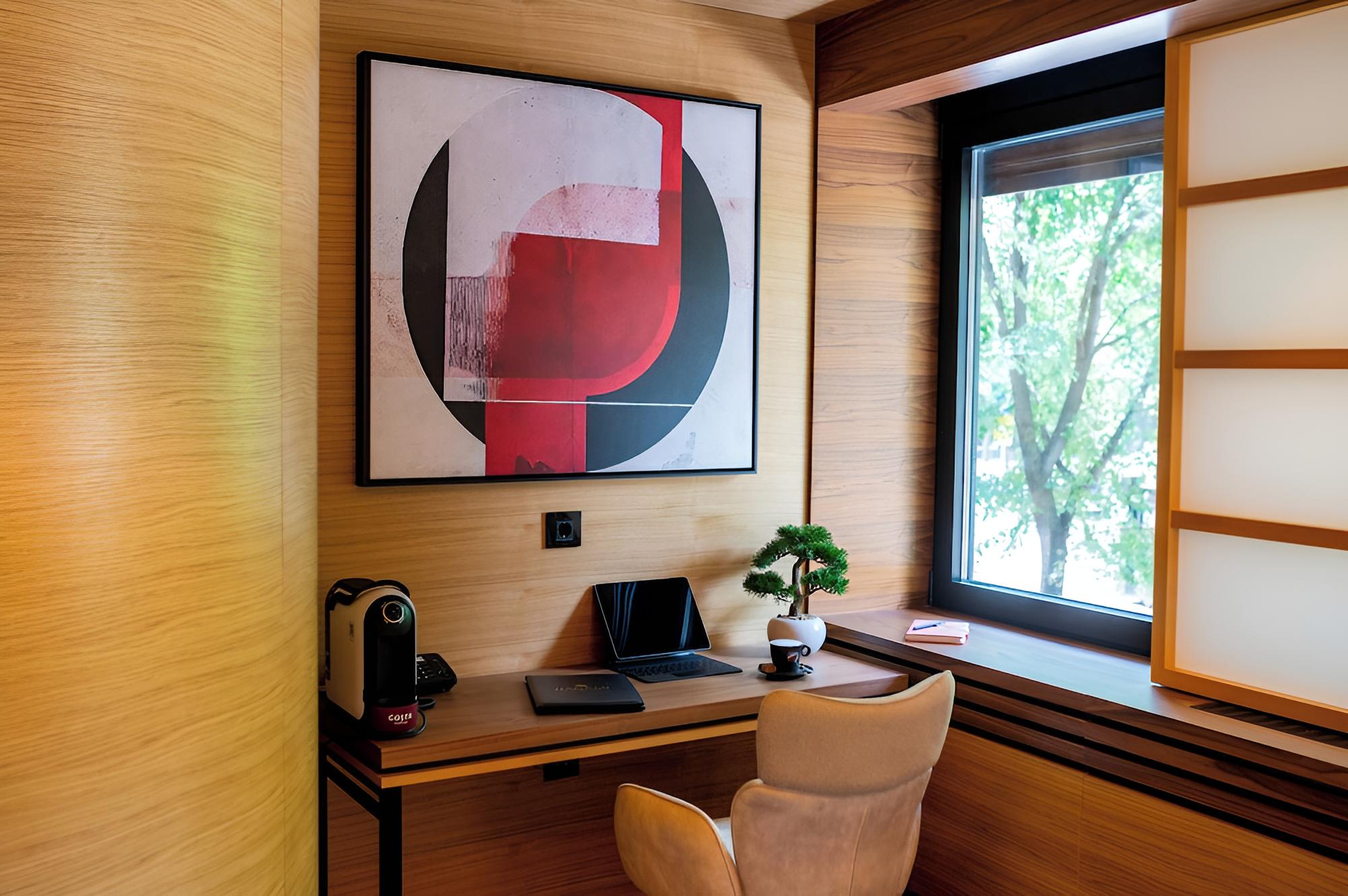 Business Suite - Photo 4