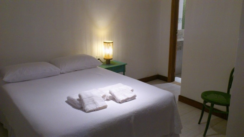 Deluxe Room, 1 King Bed photo 1