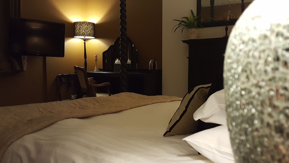 Double Room, Lake View (Four Poster Bed)