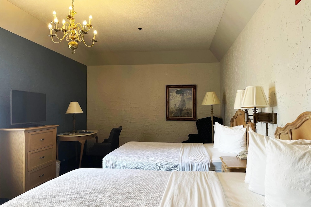 Room, 2 Queen Beds, Non Smoking - Photo 1