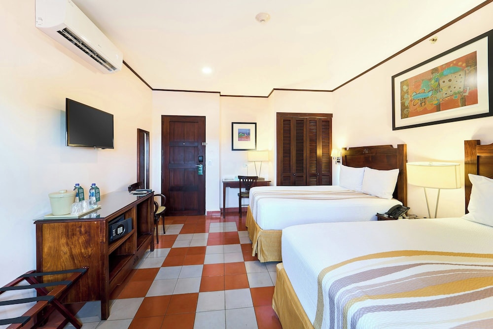 Room, 2 Double Beds, Balcony photo 1
