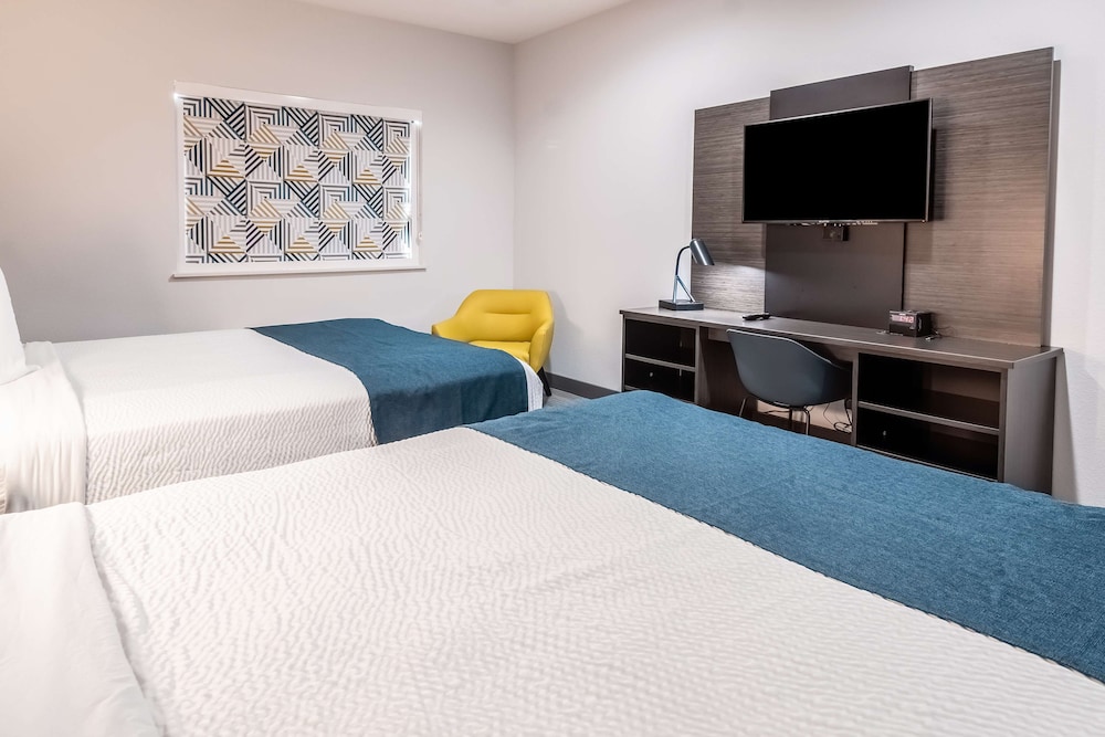 Deluxe Room, 2 Queen Beds, Non Smoking, Kitchenette - Photo 2