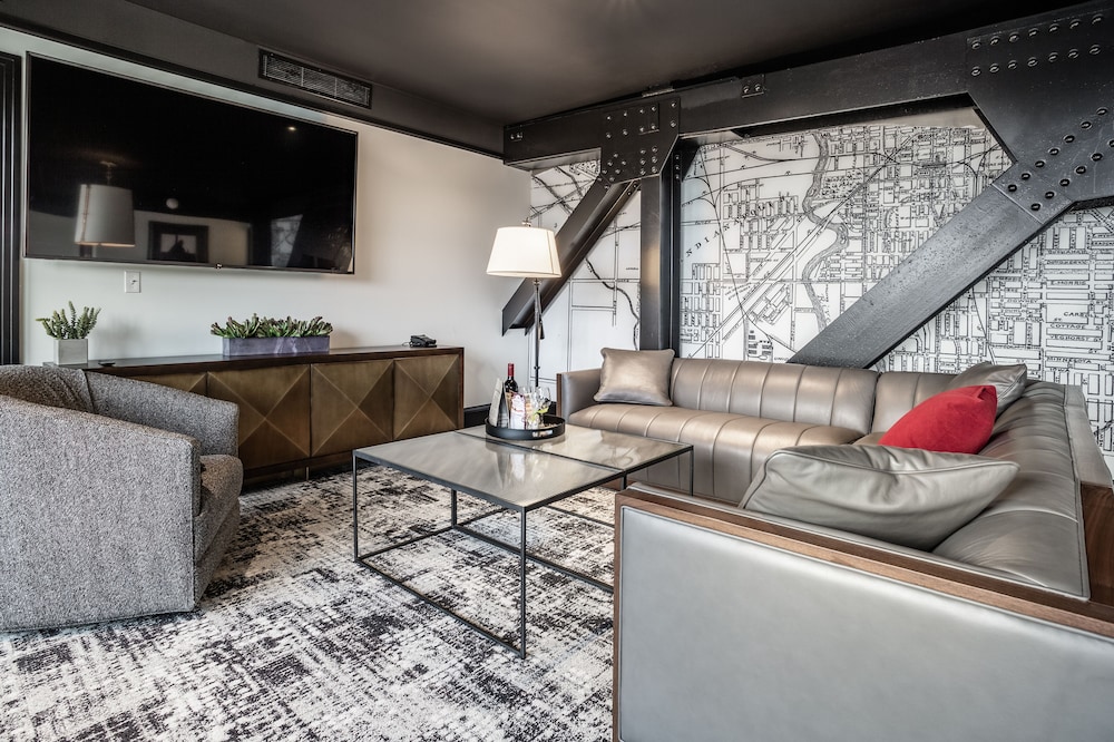 Pemberton Penthouse photo 3