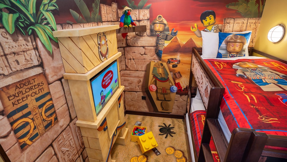 Adventure Themed Room with park access photo 3