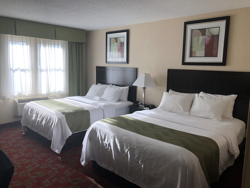 Room, 2 Queen Beds, Non Smoking, Pet Friendly photo 1