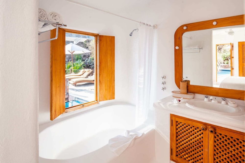 Luxury Villa, Multiple Beds, Beach View (VILLA NIDO DE AMOR) photo 3