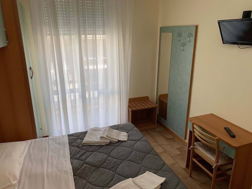Double Or Twin Room - Photo 7