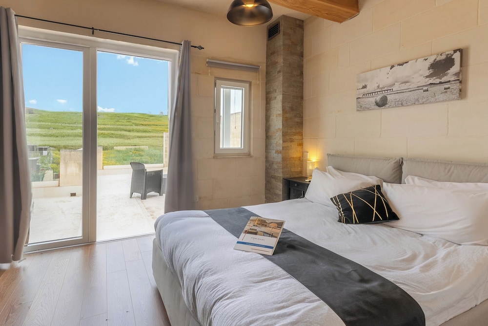 Family Villa, Multiple Bedrooms (Solaris Gozitan Villa With Pool Gozo) photo 2