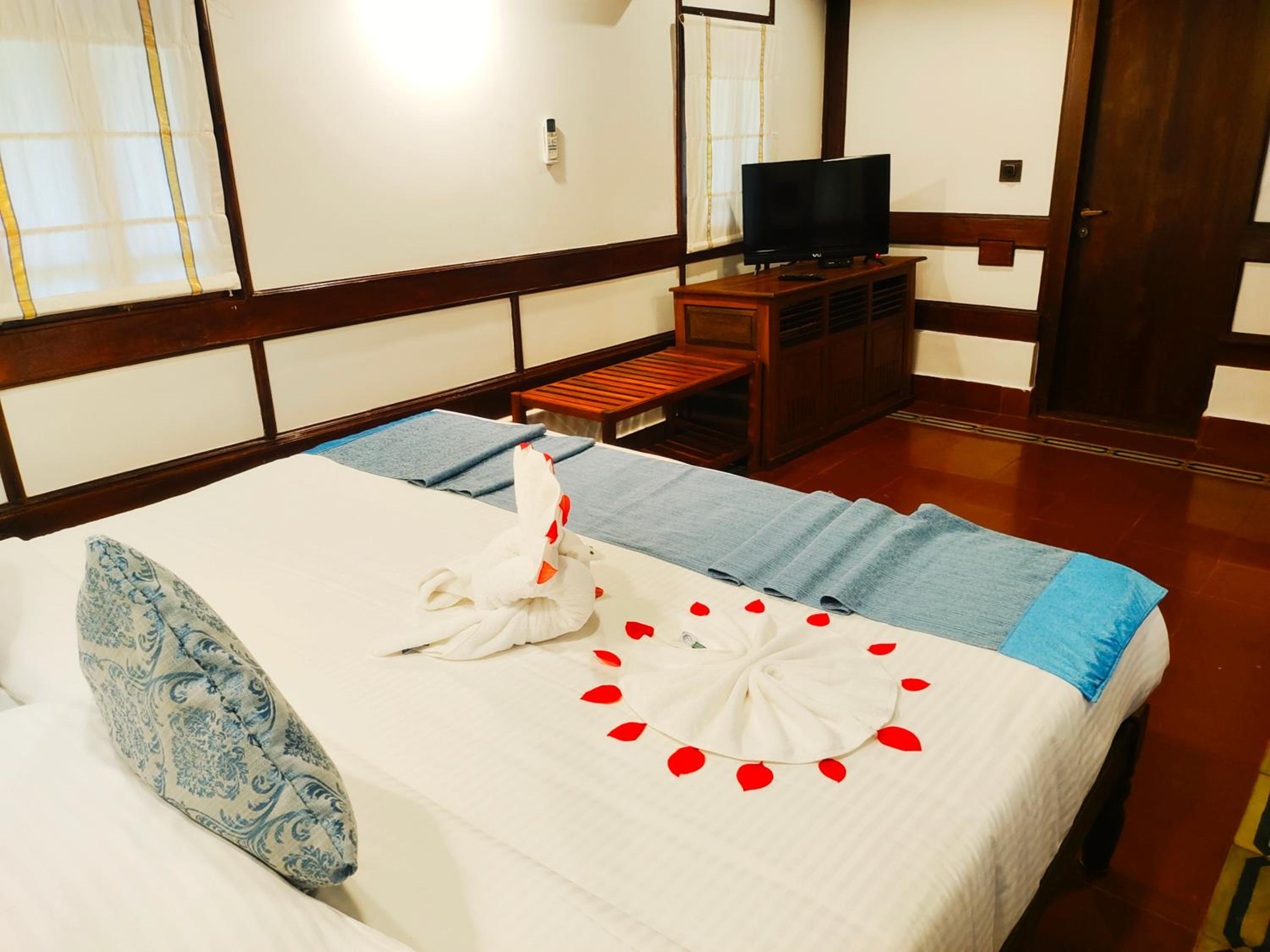 Villa with Private Pool - Photo 27
