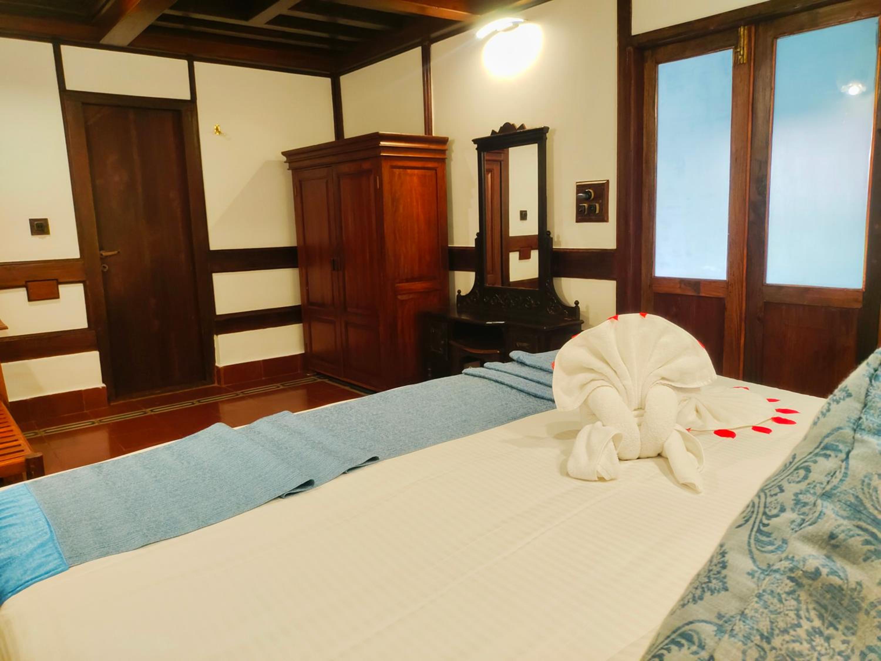 Villa with Private Pool - Photo 28