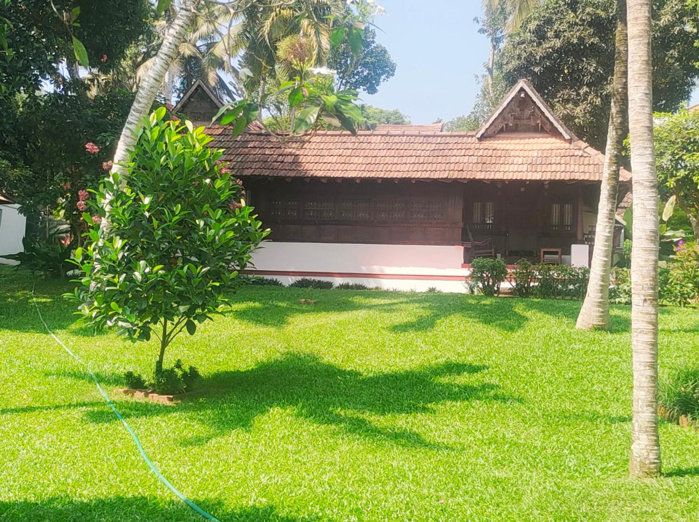 Villa with Private Pool - Photo 16